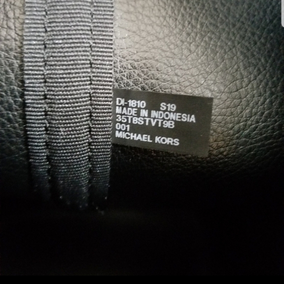 MICHAEL KORS Jet Set Travel Tote Bundle - Picture 8 of 8